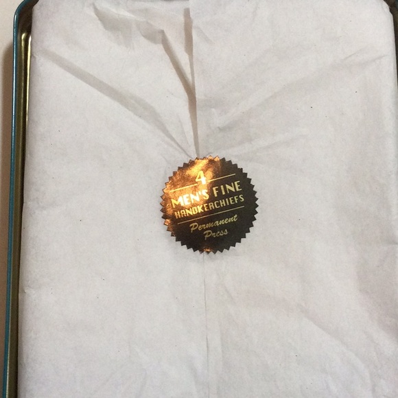 NIB 4 Men’s Fine White Cotton/Polyester Blend Permanent Press Handkerchiefs - Picture 4 of 4